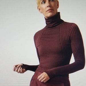 Athleta Flurry Endeavor Turtleneck, Size Small. Color: Decadent Chocolate/Black